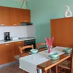 Ficur With Swimming Pool & Grill, Apartment