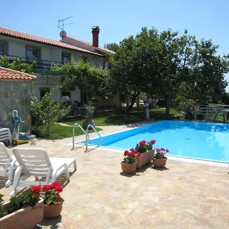 Ficur With Swimming Pool & Grill, *
