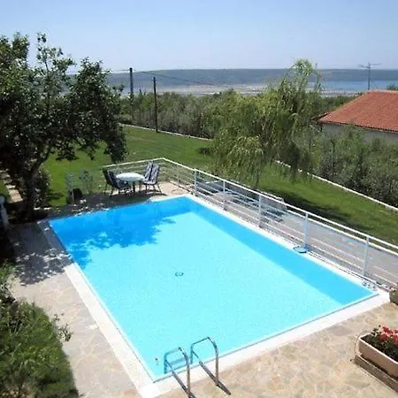 Ficur With Swimming Pool & Grill, Portoroz
