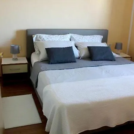 Ficur With Swimming Pool & Grill, Apartmán *