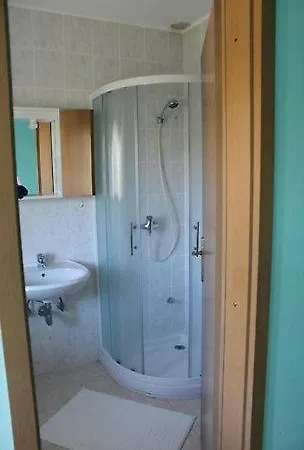 Ficur With Swimming Pool & Grill, Apartmán