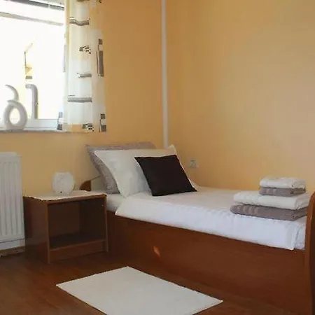 Apartmán Ficur With Swimming Pool & Grill,