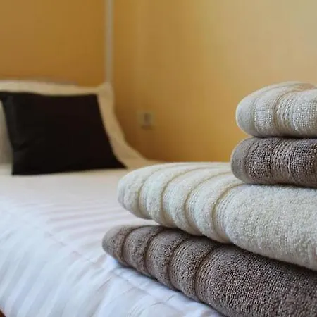 Ficur With Swimming Pool & Grill, Apartmán