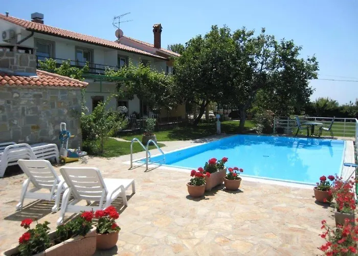 Ficur With Swimming Pool & Grill, *